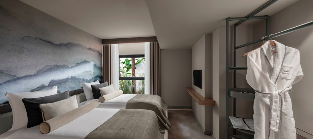 Family Suite, 2 Double and Twin Beds, Terrace, Large