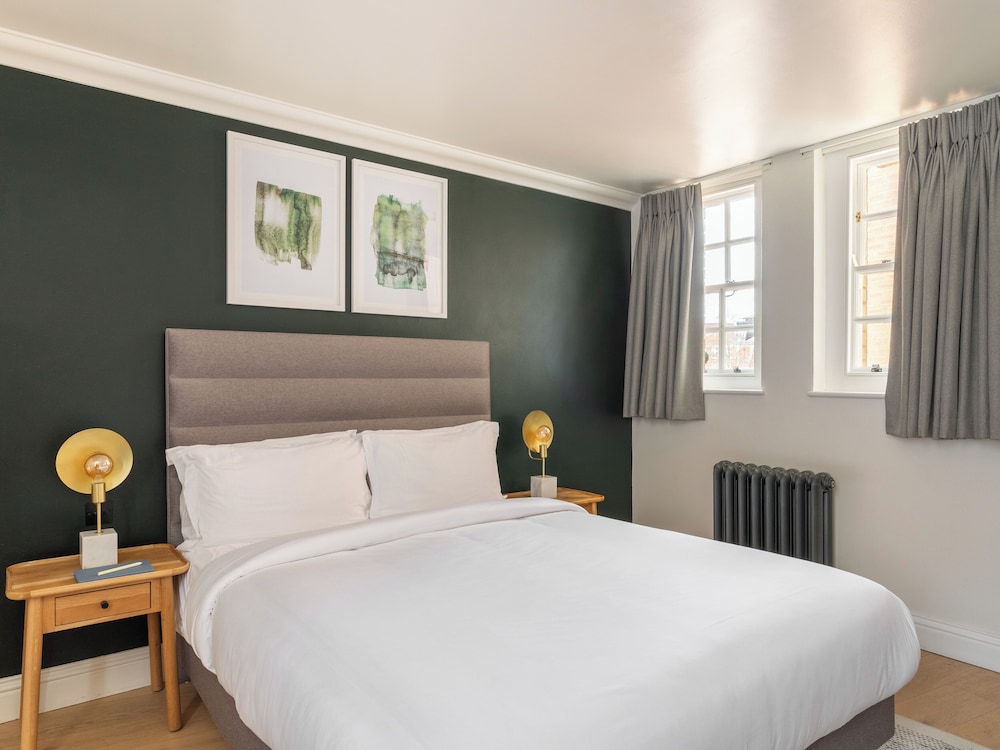 Studio, King Bed, Sofa, Kitchen, Xl