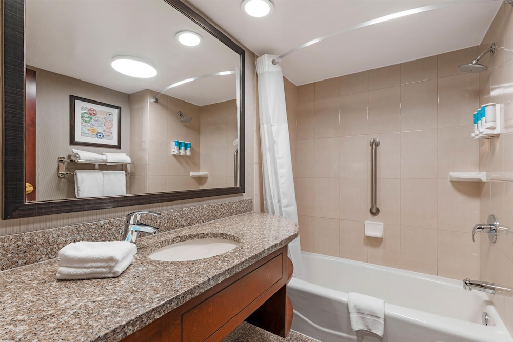 Drury Inn & Suites St. Louis Union Station 43/45