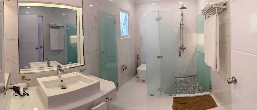 Monaco Suites De Boracay 42/44