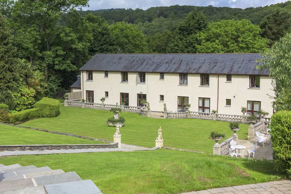 Newby Bridge Hotel 55/60