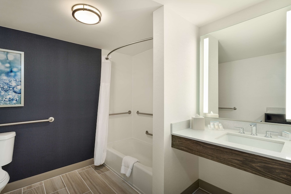 Hilton Garden Inn Melville 10/69