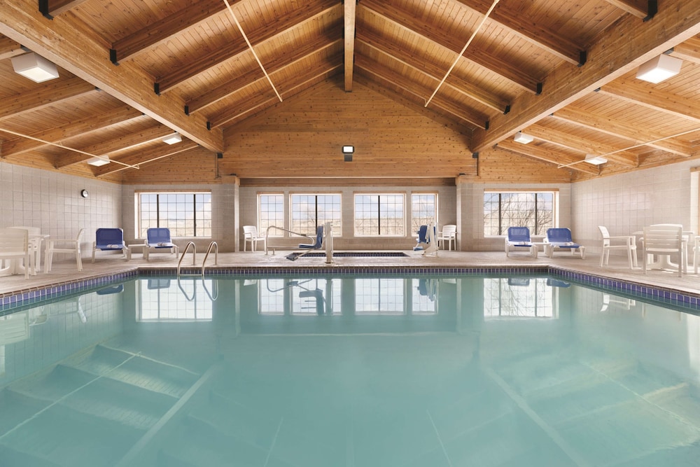 Country Inn & Suites by Radisson, Billings, MT 14/34