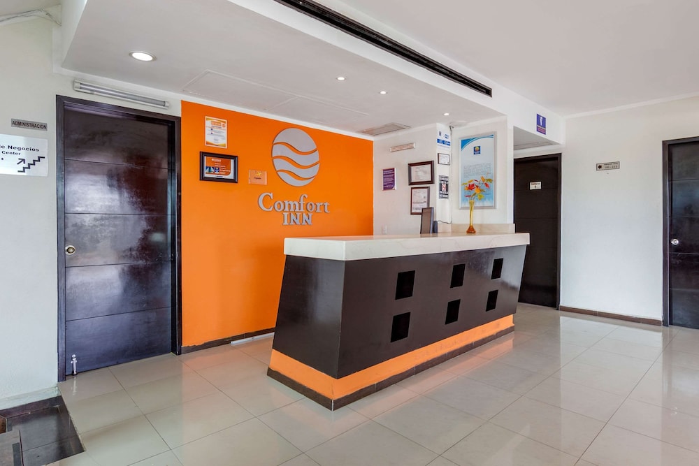 Lobby at Comfort Inn Cancun Aeropuerto, CANCUN