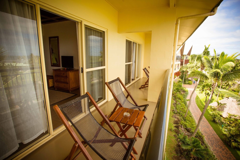 Outrigger Fiji Beach Resort 6/31