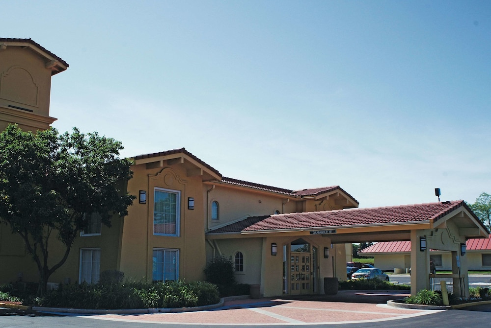 La Quinta Inn Kansas City Lenexa 5/50