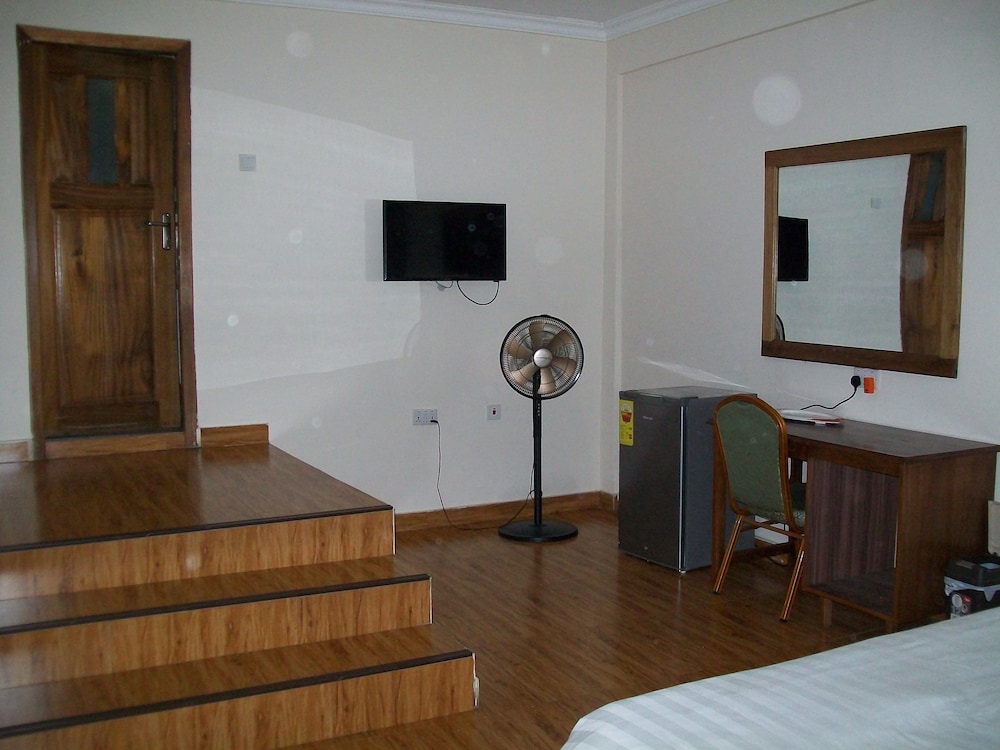 Ampomaah Hotel 28/45