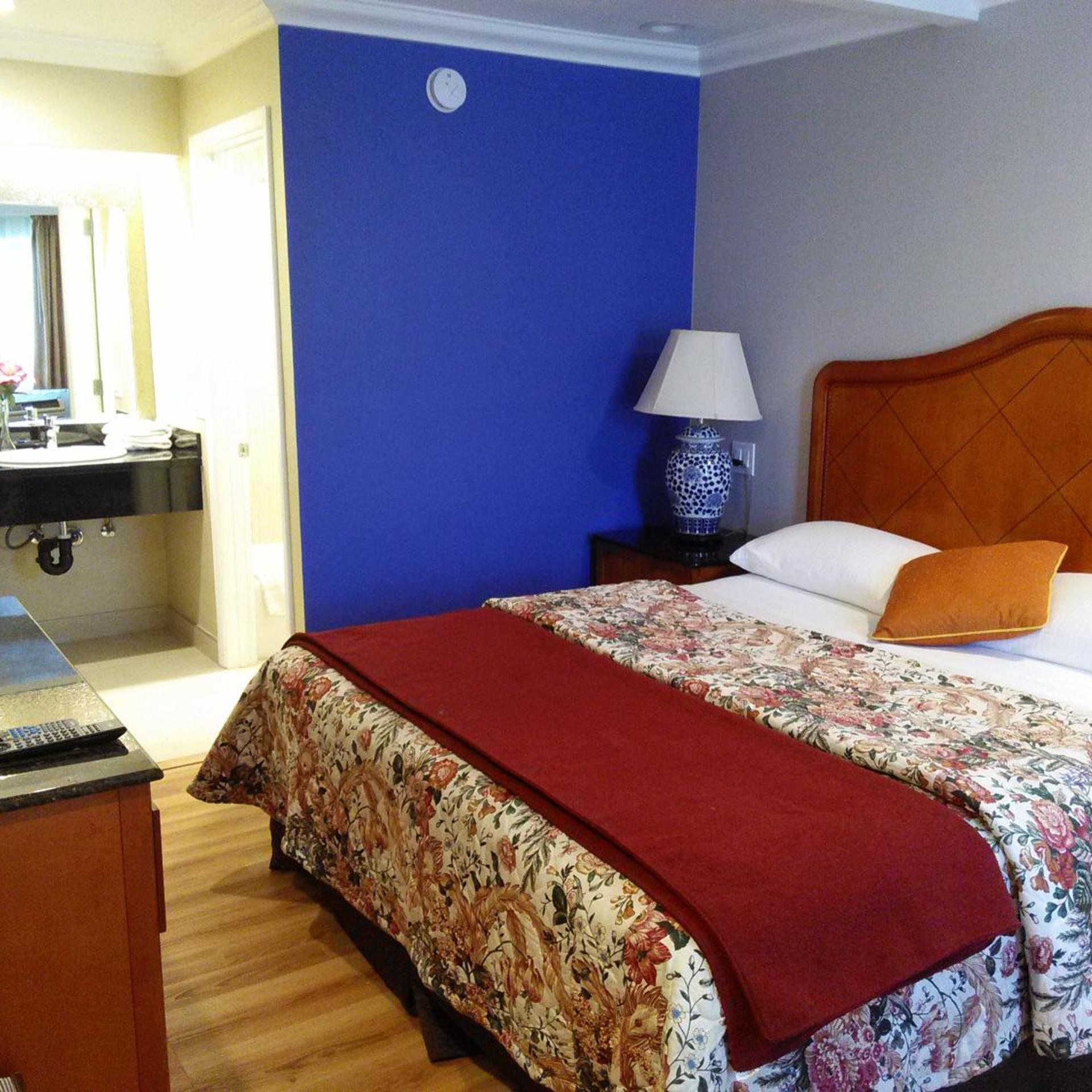 Highlander Motel 34/56
