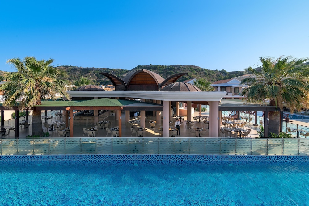 La Marquise Luxury Resort Complex 4/71