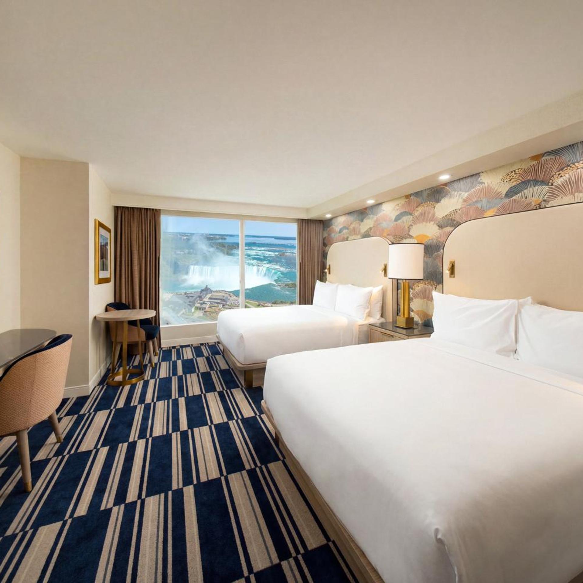 2 Rooms, Suite, 3 Queen Beds, Canadian Falls View