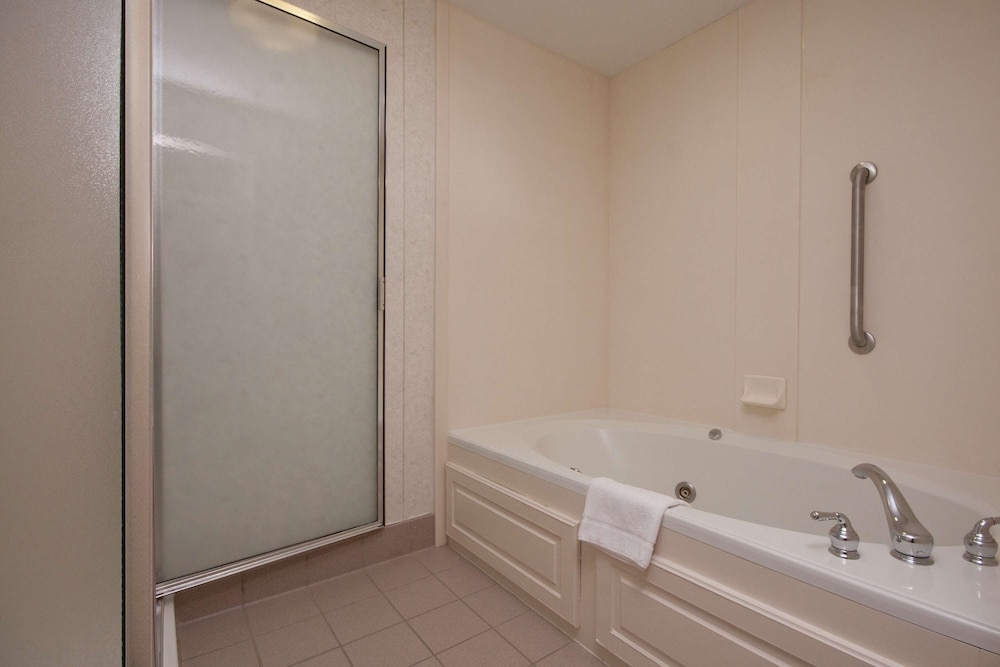 Hampton Inn Buffalo South I 90 16/51