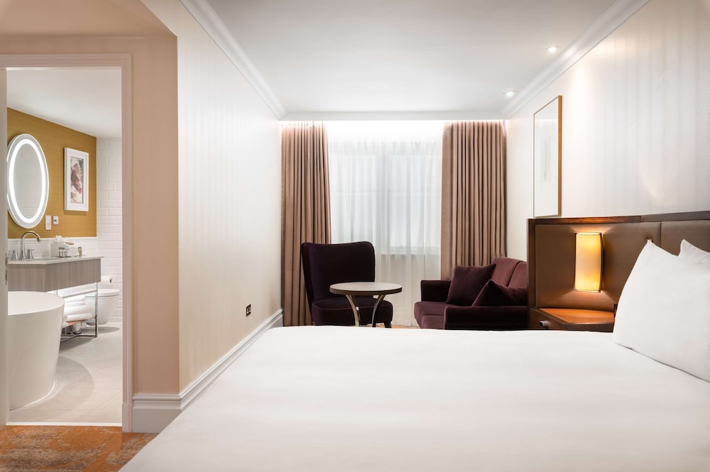 Semi Basement, Grand Superior, King Bed, Sofa