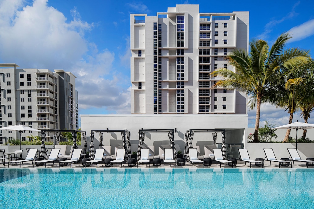 Element Miami Brickell 37/40