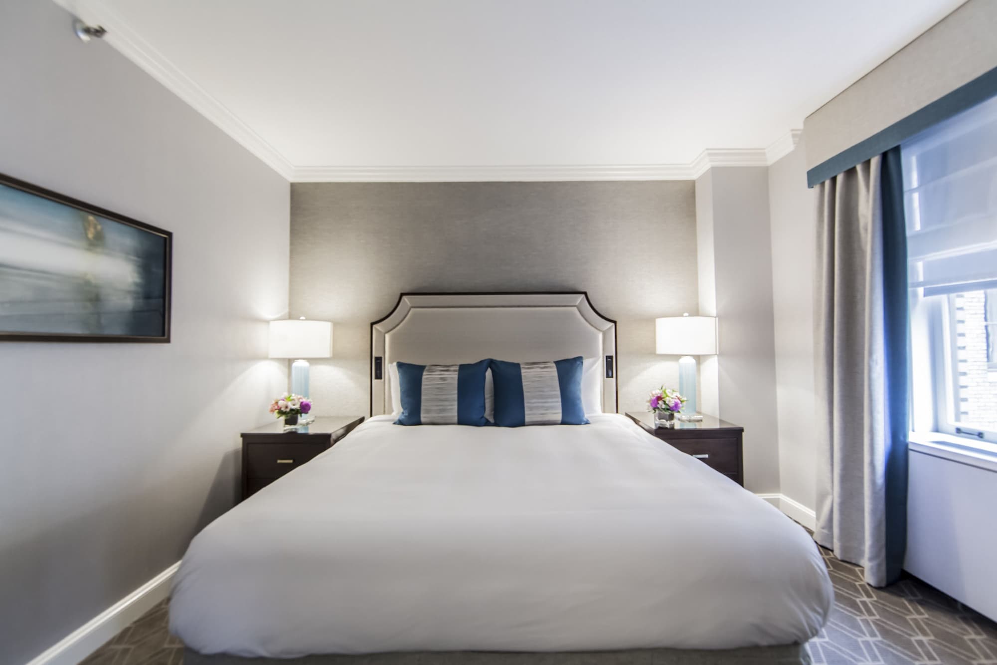 DELUXE, KING BED, CITY VIEW, CORNER
