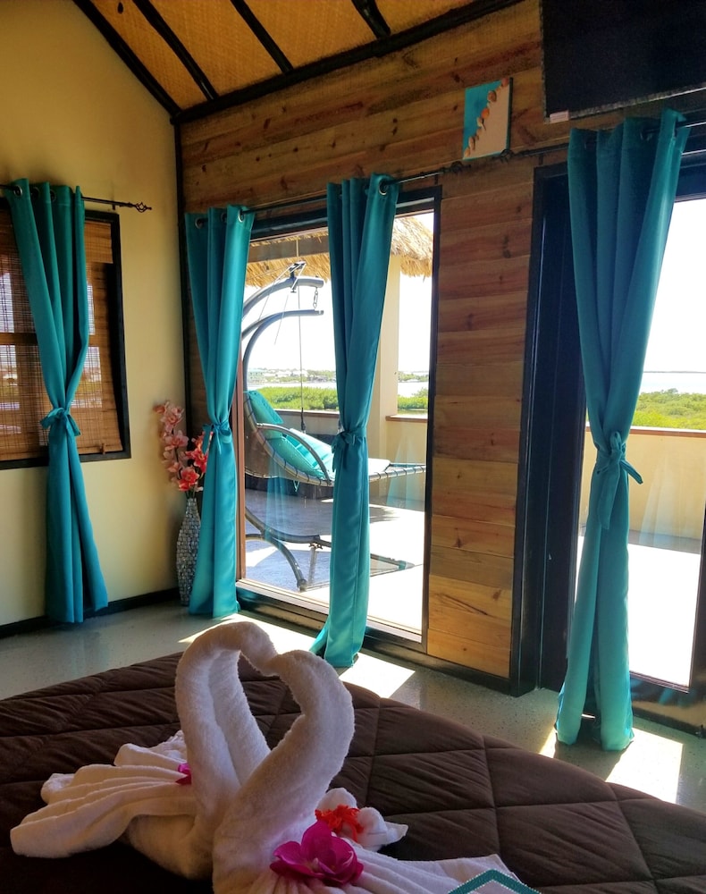 Lina Point Belize Overwater Resort 48/78