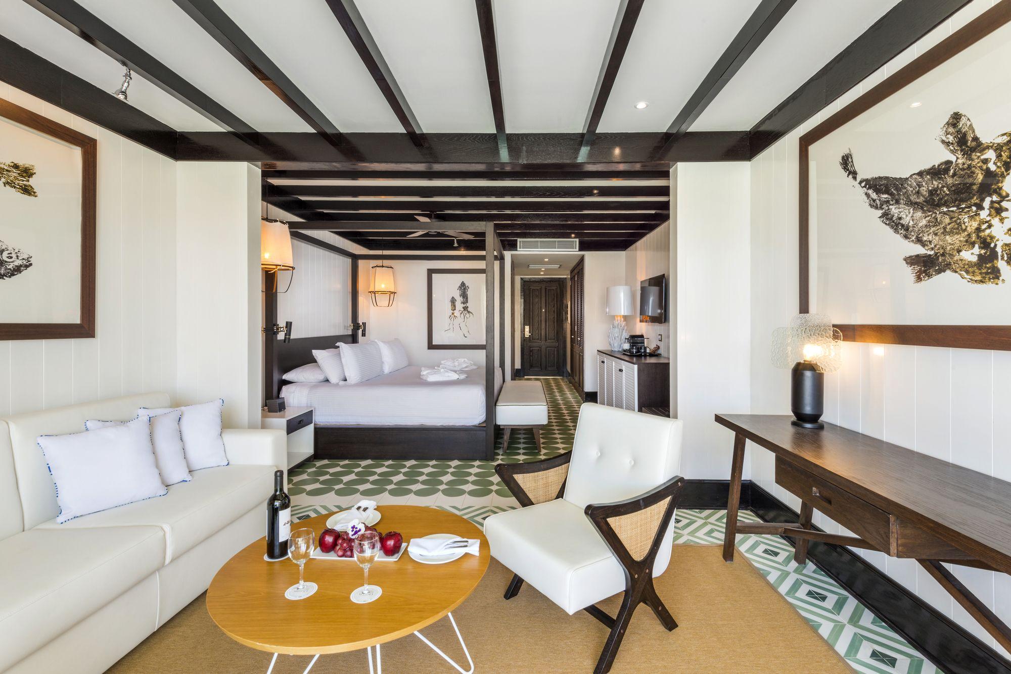 Eden Junior Suite Swim Up