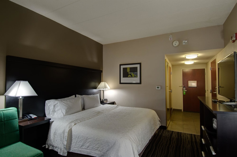 Hampton Inn Bowie 11/42