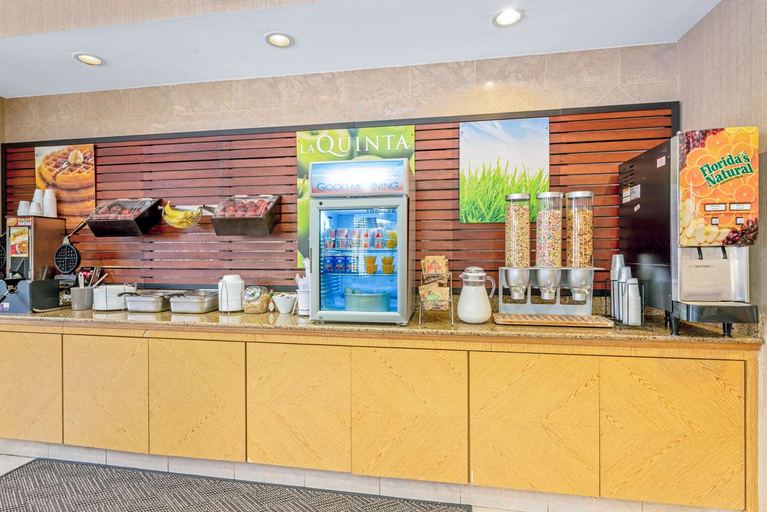 La Quinta Inn & Suites by Wyndham Salt Lake City Airport 7/48