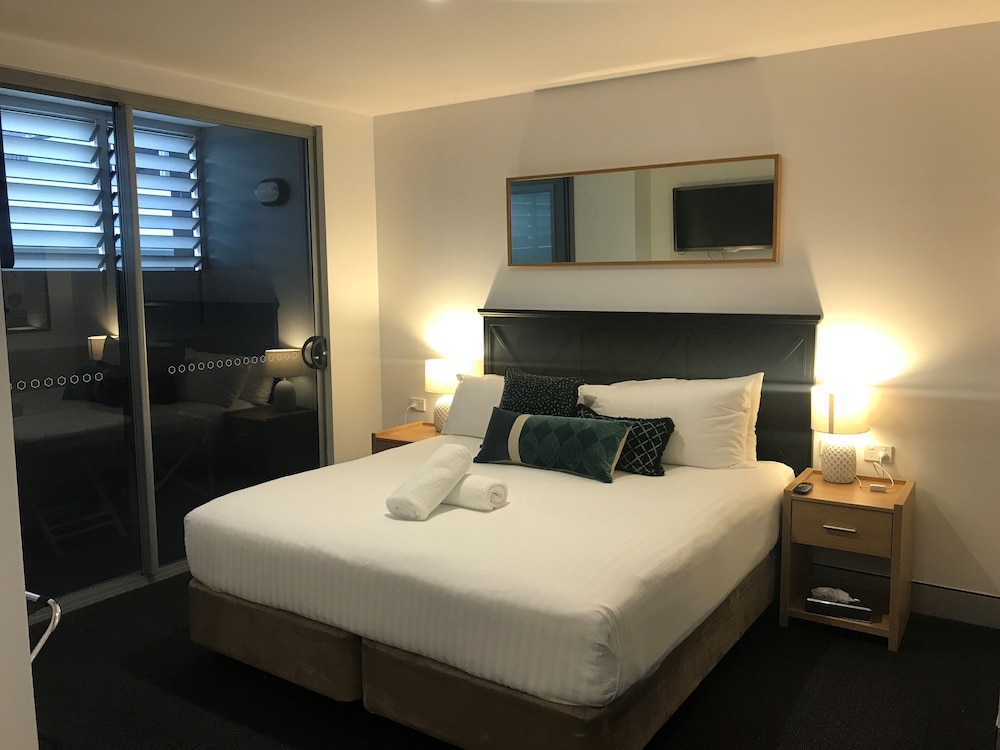 STUDIO, APARTMENT