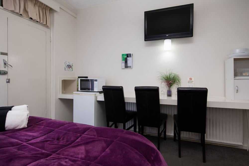 Oval Motel 19/42