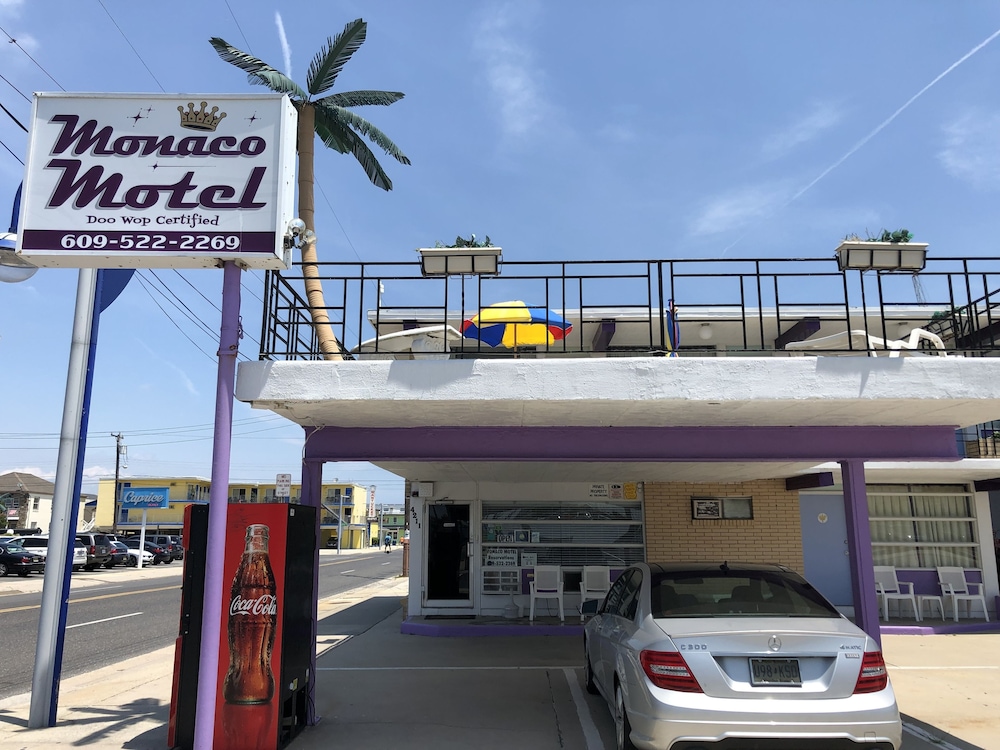 Monaco Motel 37/46