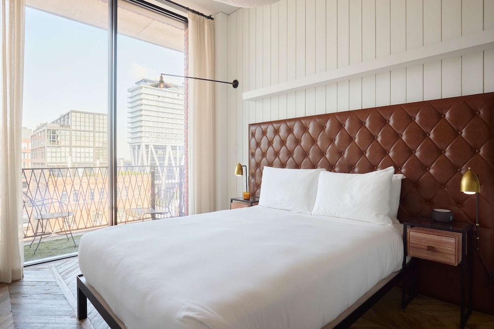 ROOM, QUEEN BED, BROOKLYN VIEW