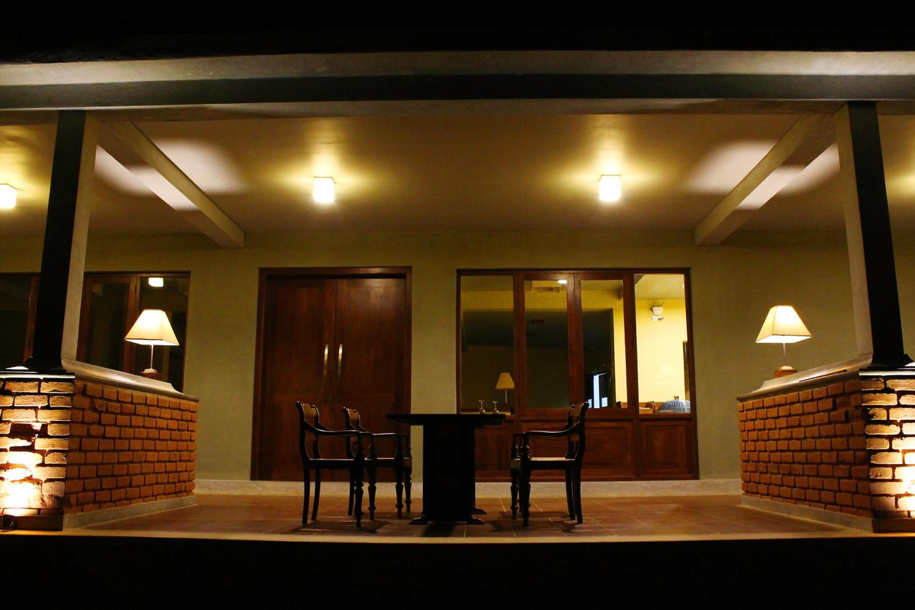 Ehalagala Lake Resort 1/32