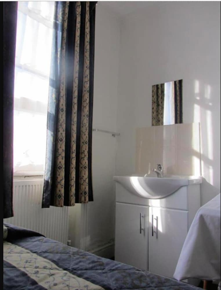 Goodwood Hotel 49/50