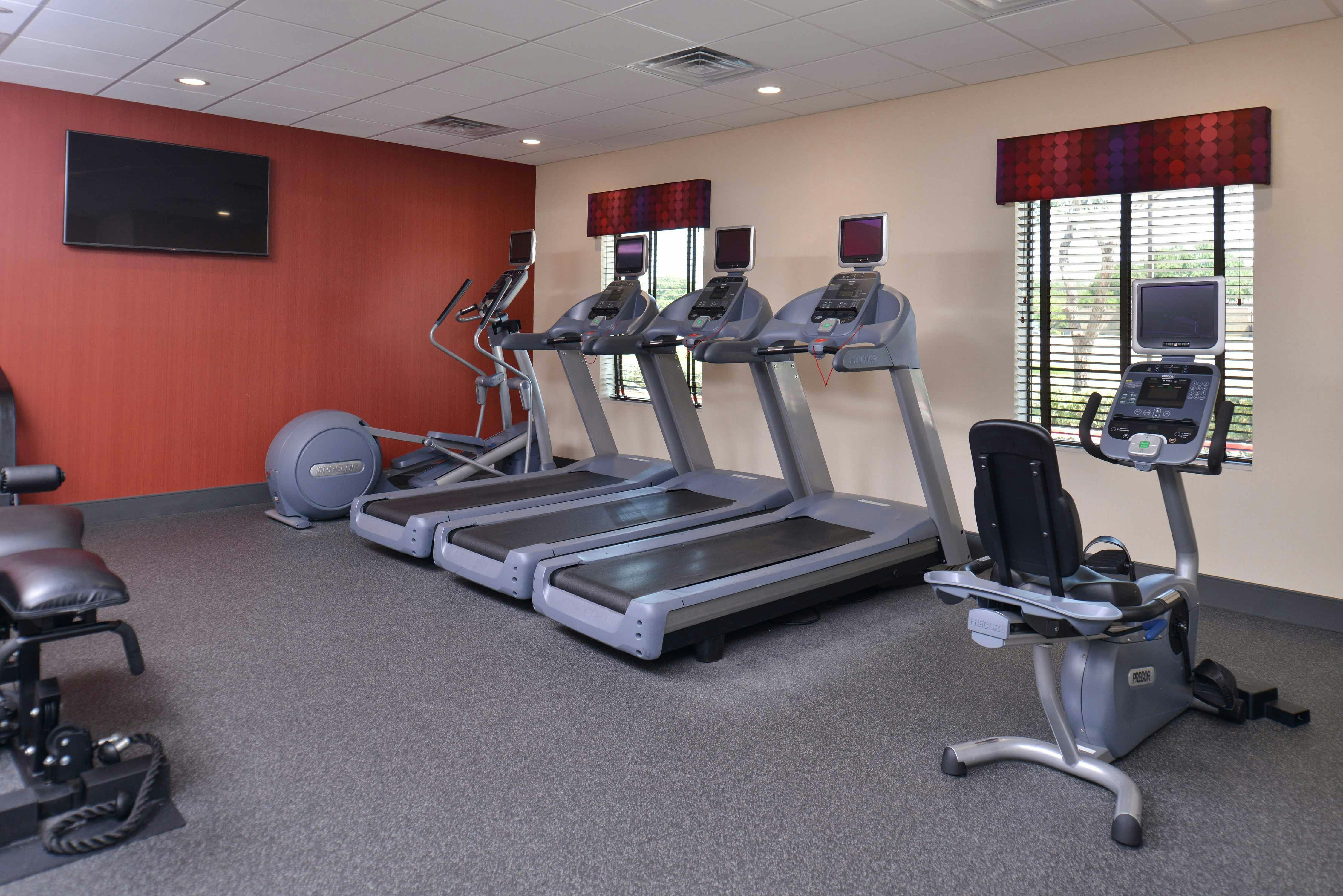 Hampton Inn Suites Dallas Market Center 43/75