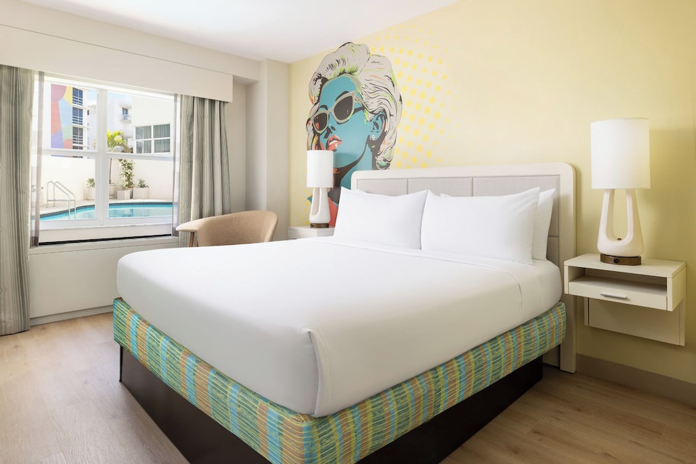 ROOM, KING BED, POOL VIEW, BATHTUB