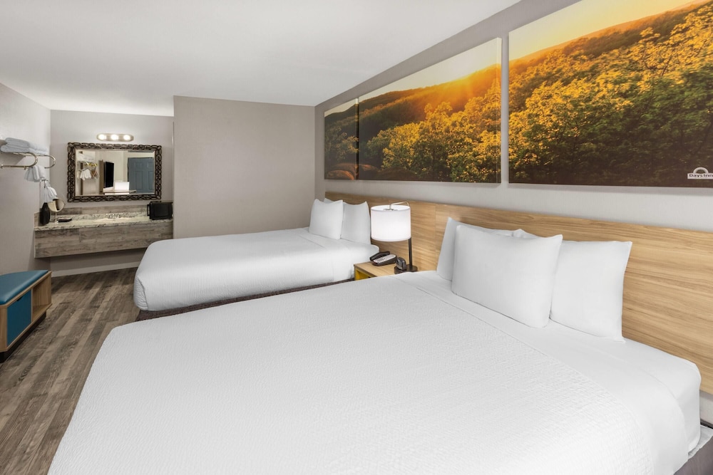 Days Inn by Wyndham Branson Ozarks 37/65