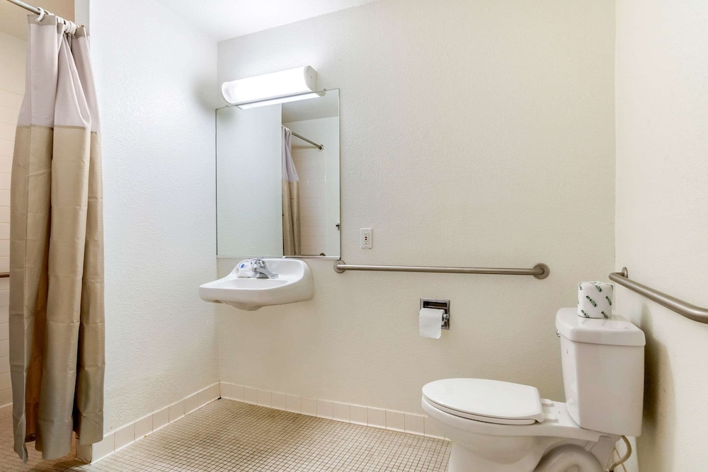Rodeway Inn Hays KS 27/27