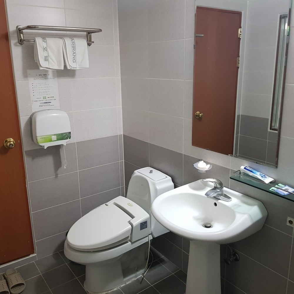 Arirang Hotel 47/50