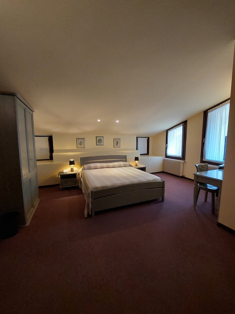 ALBERGO ALLA PINETA 6/23