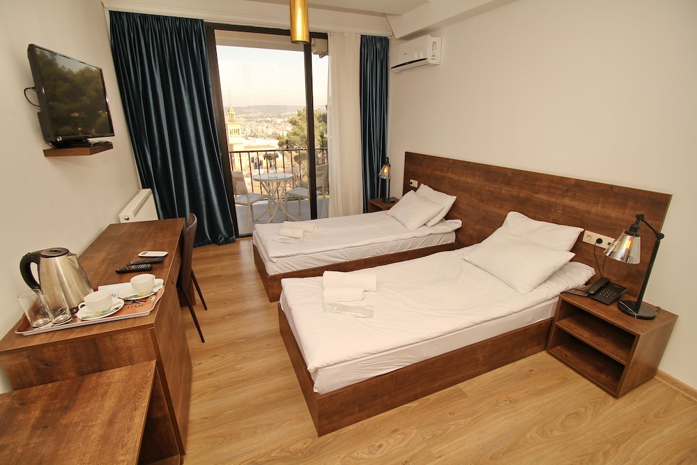 ROOM, TWIN BEDS, BALCONY