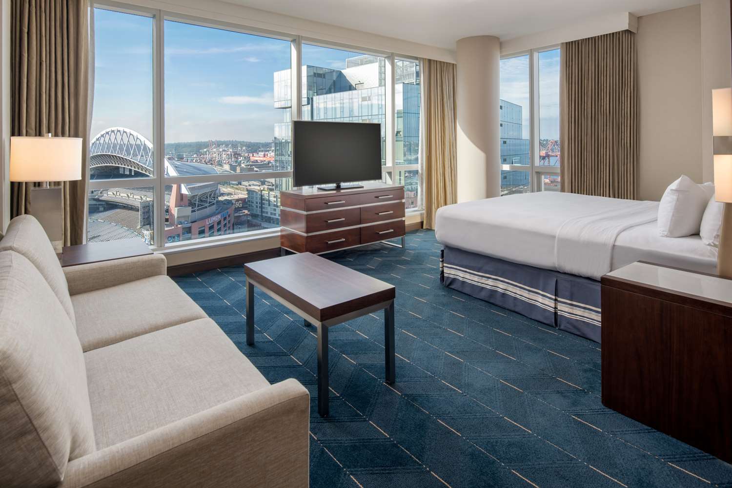 Studio, King Bed, Stadium View, Corner