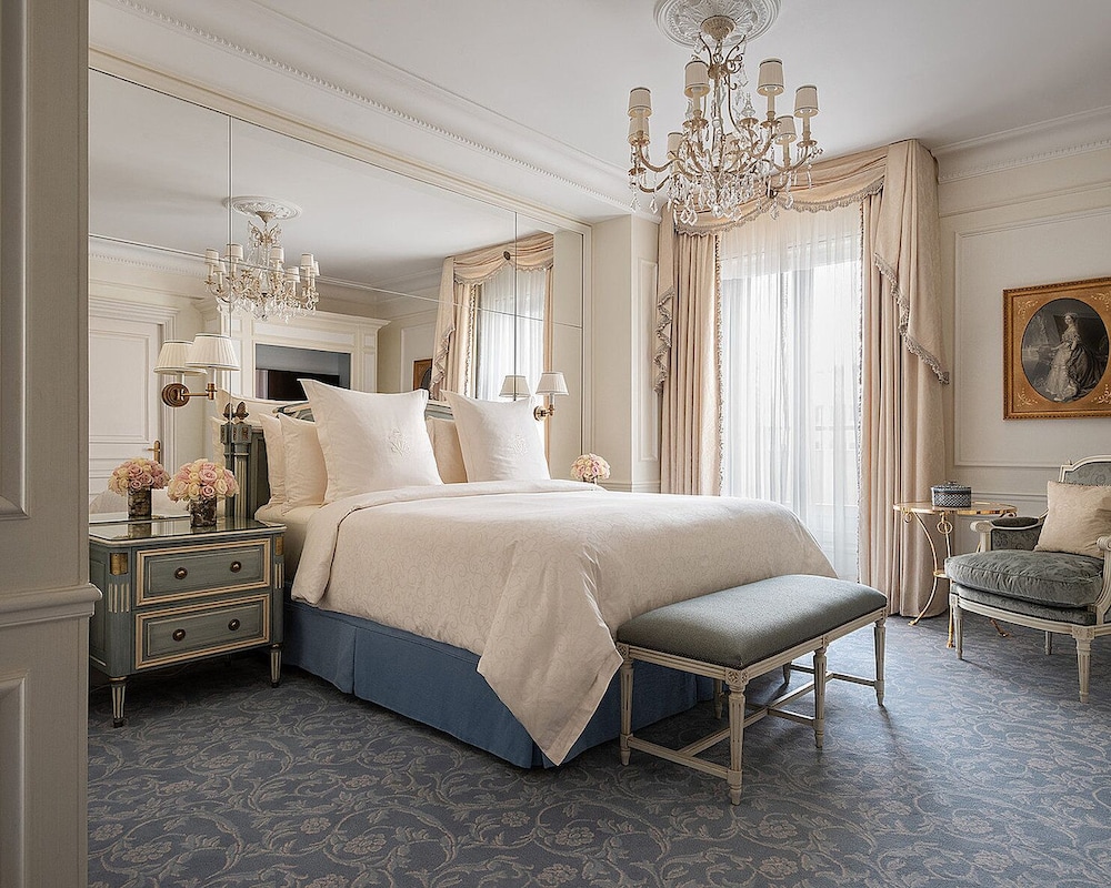 DELUXE, SUITE, KING BED