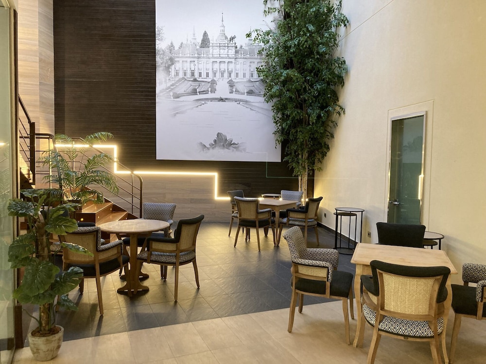 Hotel AR Isabel de Farnesio 38/47