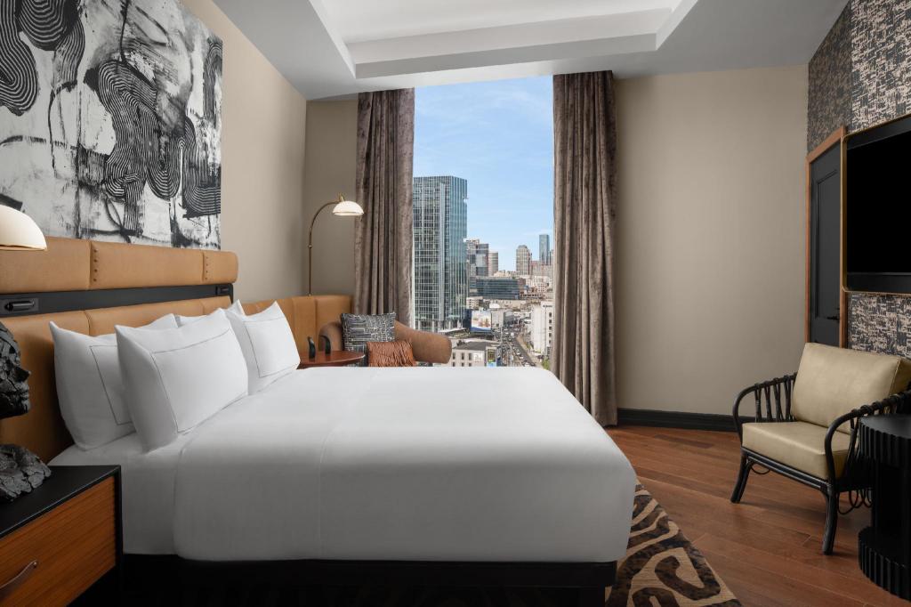 1 BEDROOM, SUITE, KING BED, CITY VIEW, ACCESSIBLE