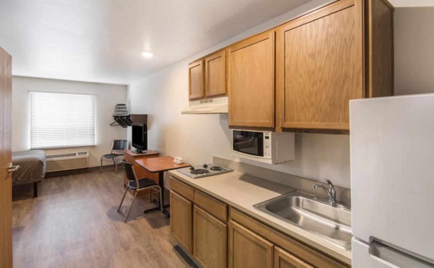 جناح بسرير كينج مع أريكة، WoodSpring Suites Port Orange - Daytona Beach 9/9