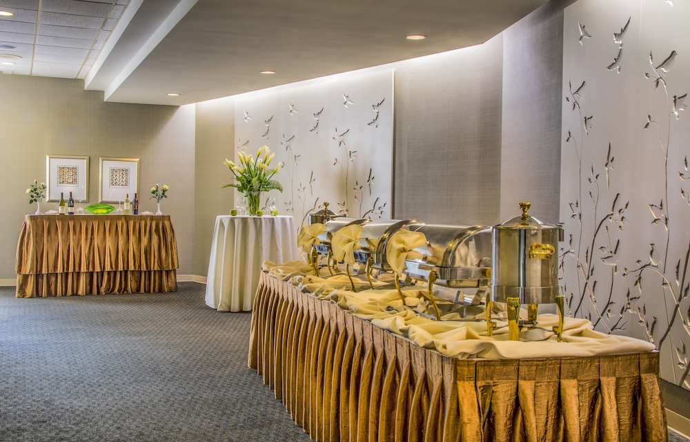 Holiday Inn Arlington at Ballston, an IHG Hotel 9/50