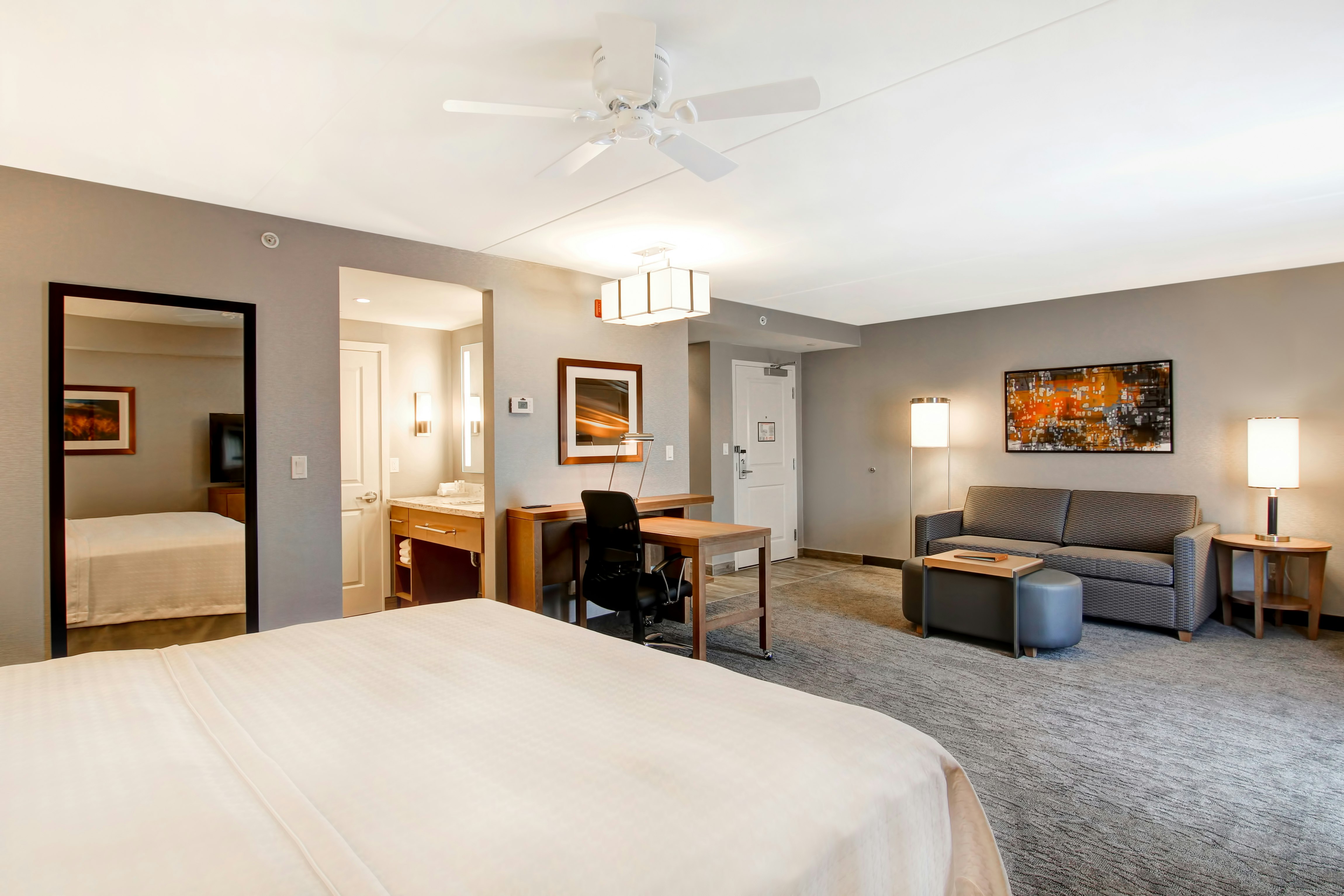 STUDIO, SUITE, KING BED