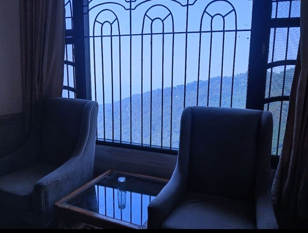 Hotel Grand Hill 23/29