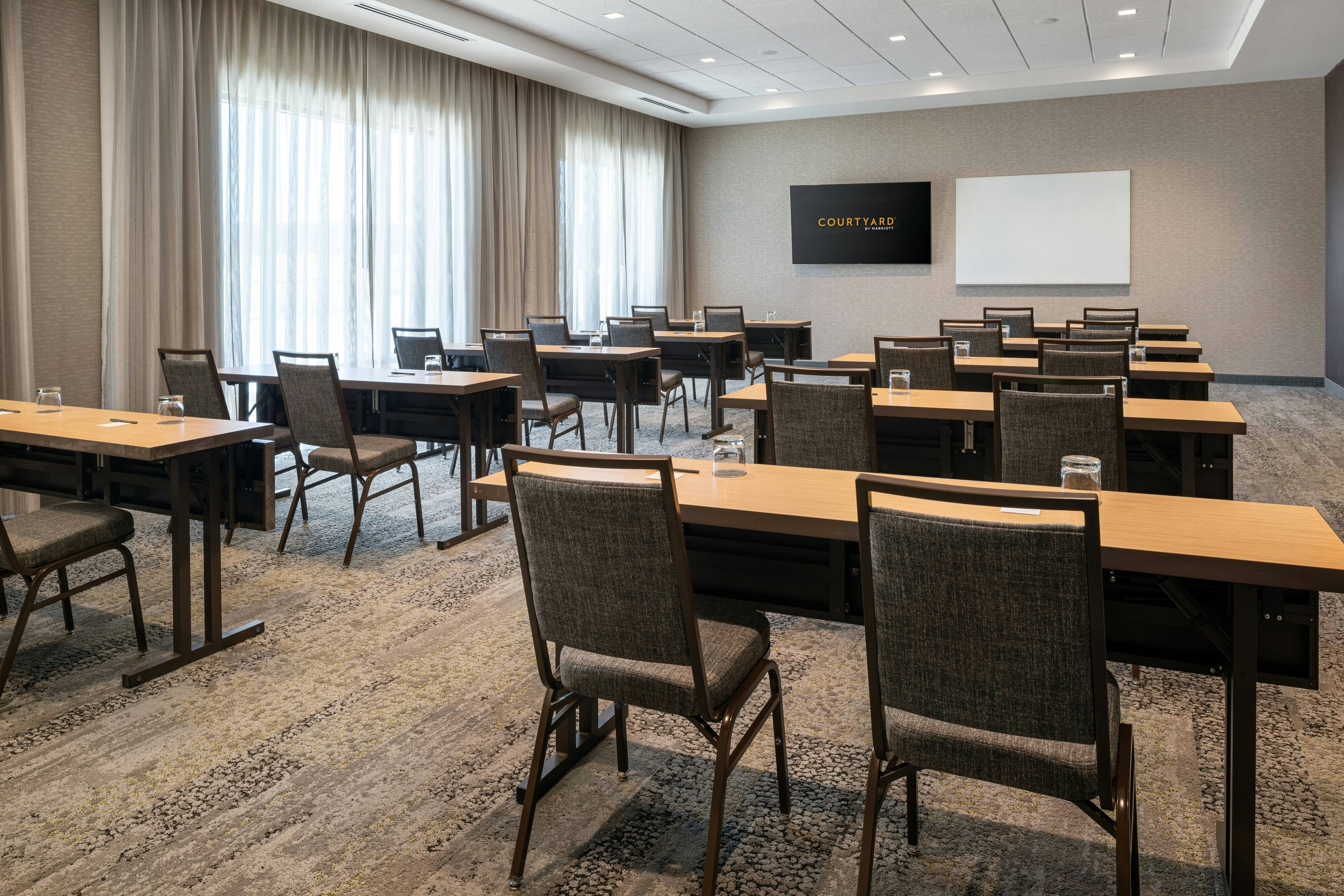 Courtyard by Marriott Petaluma Sonoma County 16/17