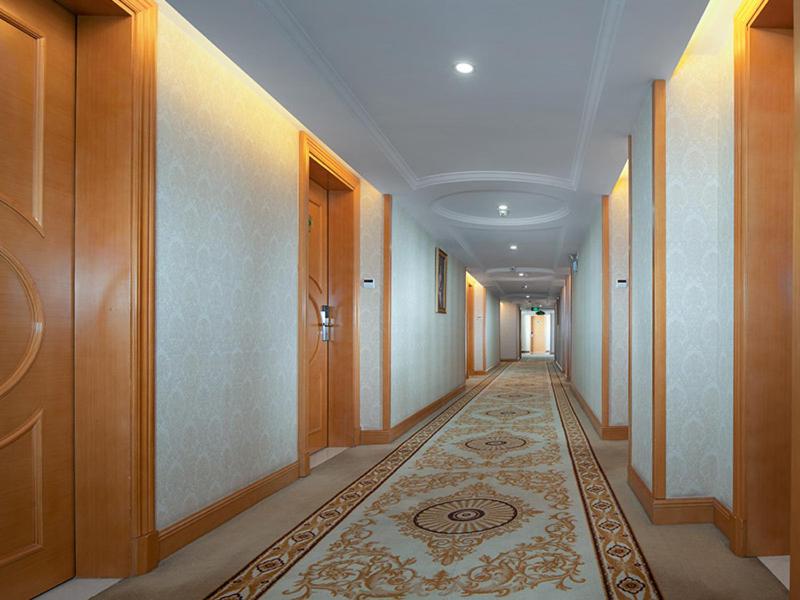 Vienna International Hotel (Lijiang Yuxue Avenue) 33/35