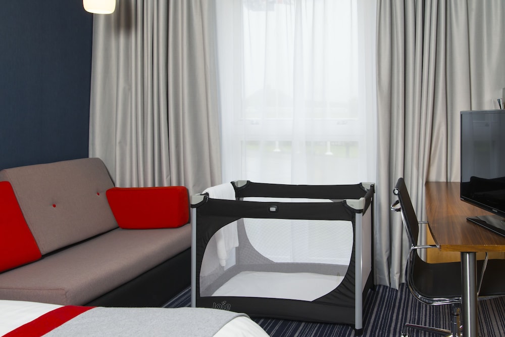 Holiday Inn Express London Epsom Downs 29/69