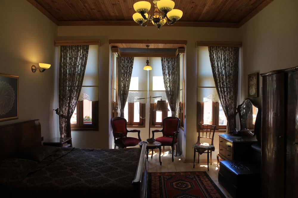 Tom Square Boutique Hotel 25/50