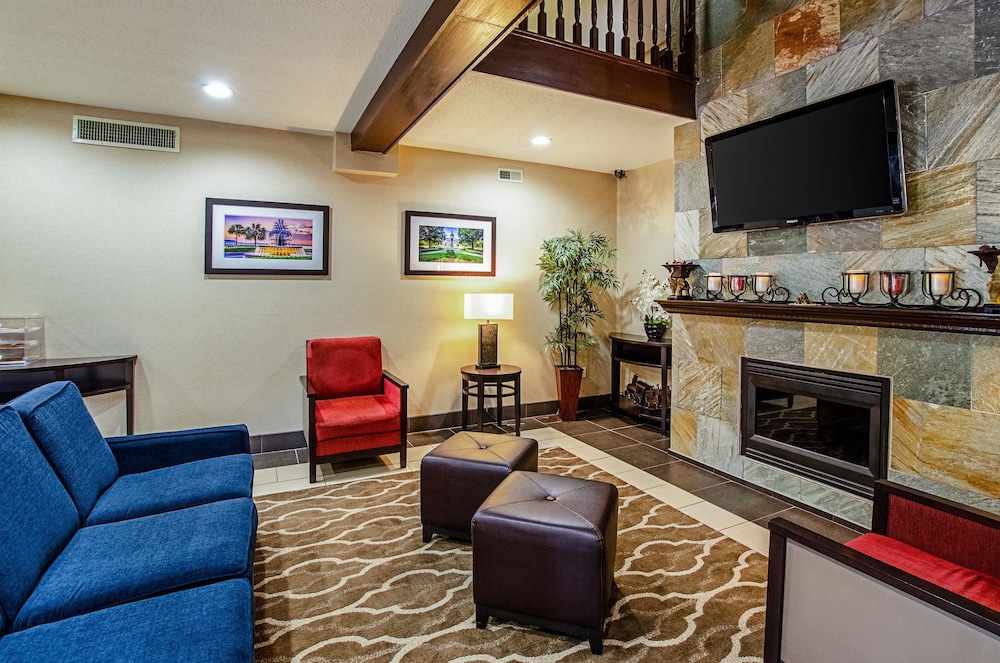 Comfort Inn Suites Santee 27/39