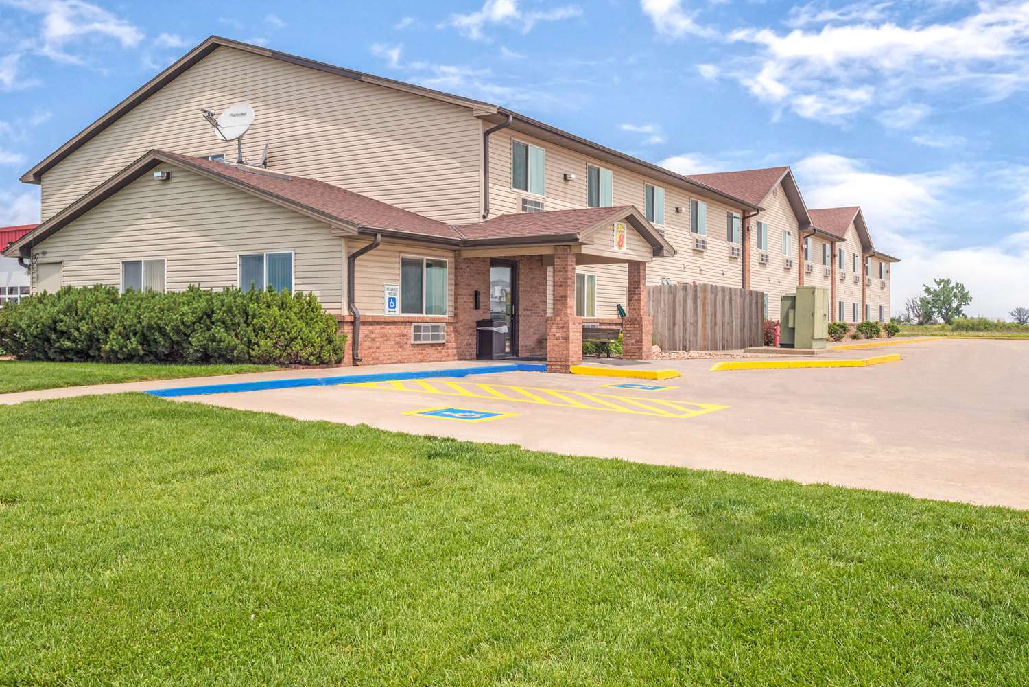 Super 8 By Wyndham Nebraska City 8/11