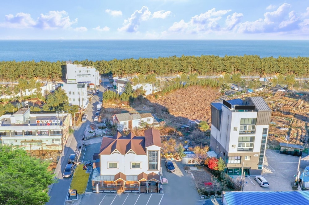 Sokcho Tteurak Pension 40/50